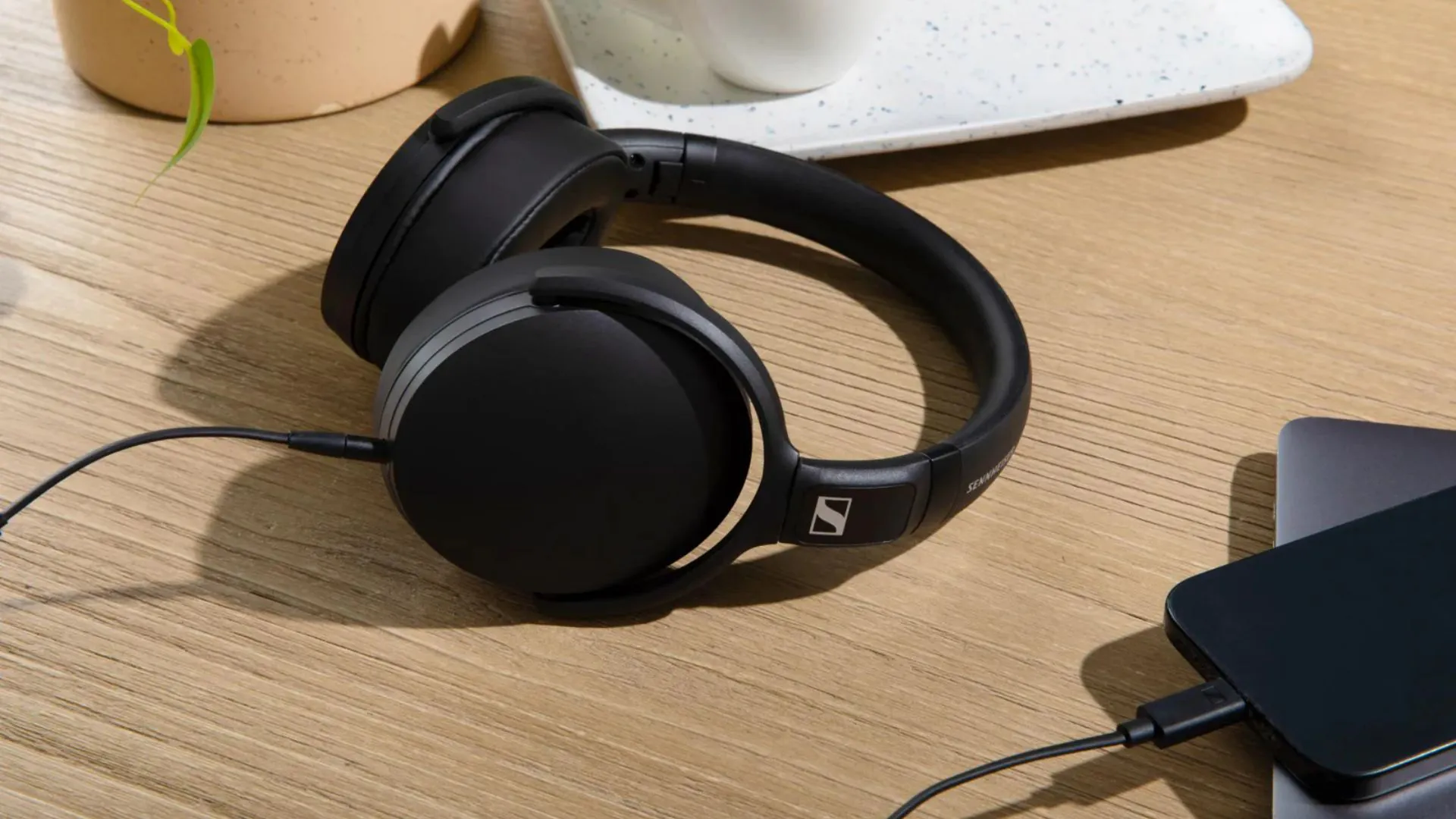 Sennheiser’s CX 80 and HD 400 series go USB-C